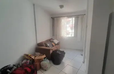 Apartamento 1 dormitório próximo a praia com vista parcial do mar