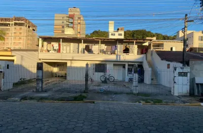 Prédio á venda com 05 kitinetes no bairro tabuleiro em camboriú