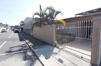 Exelente casa no bairro dos municipios, balneario camboriu!