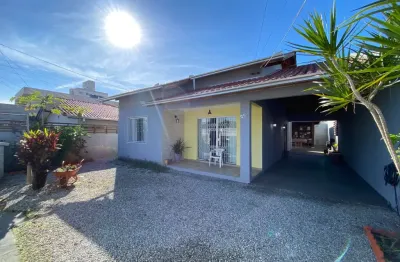 Casa lindíssima com suíte e amplo espaço em camboriú