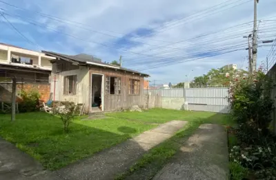 Casa em camboriú com espaço amplo na frente com 3 quartos bairro santa regina!!
