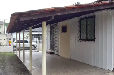 Casa escriturada com 3 quartos no bairro monte alegre em camboriú