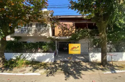 Duas casas no terreno no bairro nações em balneário camboriu
