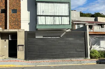 Sobrado 3 suites , semi mobiliado em camboriu ,  com piscina .