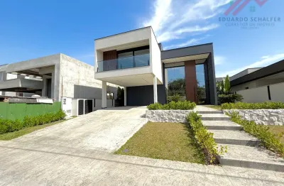 Linda casa 5 suites , 590 m²  construídos , com uma linda piscina