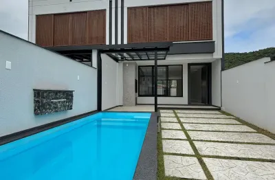 Lindo sobrado com 3 suites , duas vagas de garagem , 158 de area util .