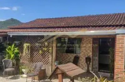 Casa terrea bem localizada  , local alto e proximo de balneário camboriú