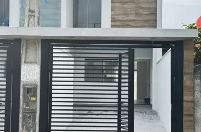 Oportunidade, sobrado 3 dormitórios, sendo 1 suíte.