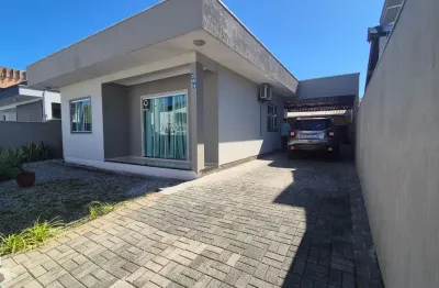 Casa linda em camboriú no bairro lídia duarte com 3 quartos sendo 1 suíte master com closet!!
