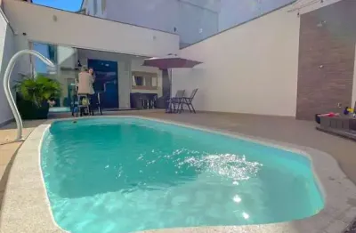 Casa com 3 quartos, piscina espaço gourmet, mobiliado, 4 vagas