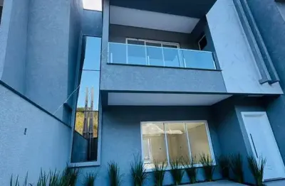 Sobrado 3 suites , 2 vagas de garagem e piscina , terras altas , camboriu