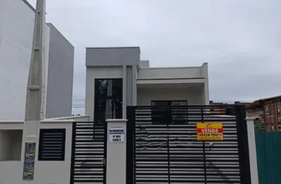 Casa nova com excelente padrão de acabamento, pronta para morar.