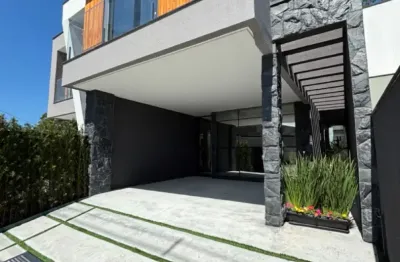 Caso alto padrão 3 suites com elevador , pronta para morar em camboriu