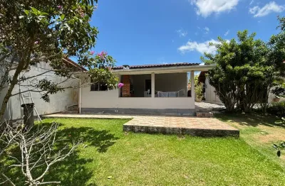 Linda casa térrea em um terreno amplo , 3 dormitórios , centro de camboriu