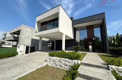 Linda casa no caledonia com 4 suites, piscina e muito mais. Ha apenas 10 minutos do centro de camboriu