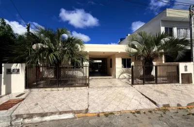 Linda casa com 4 dormitórios no bairro Lidia Duarte em Camboriu