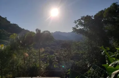 Sitio no interior de camboriu que tem 15.500 m2  com 1 quarto cozinha e muitas vagas de garagem tudo isso por 400.000 mil reais