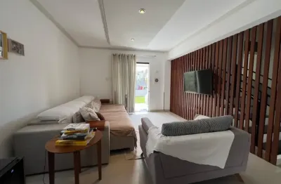 Excelente casa de 4 suítes com piscina privativa em condomínio