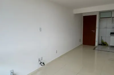 Excelente apartamento beira mar em piatã para locação com 2/4