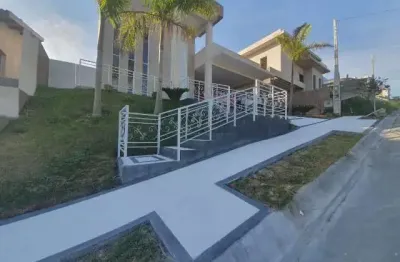 Casa térrea, em localização privilégiada, no caxambu, condomínio terras de jundiaí.