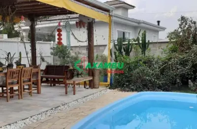 Excelente Casa em Condomínio no Caxambu, Jundiaí-SP: 2 Quartos, 2 Suítes, 2 Salas, 3 Banheiros, 4 Vagas de Garagem, 239m². Venda ou Locação!