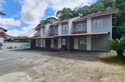 Aluga-se sobrado em condôminio com piscina nova brasilia.