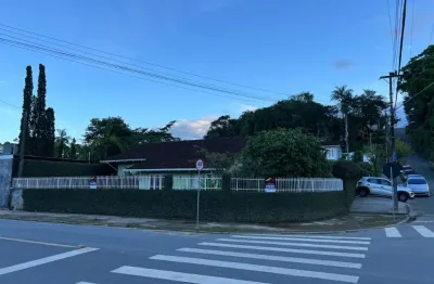 Casa comercial/residencial em terreno de esquina anita garibaldi joinville.
