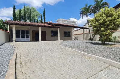 Aluga-se casa com 02 dorm. anita garibaldi joinville