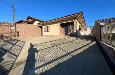 Vende-se casa com 01 suíte + 02 dorm., com galpão em alvenaria nova brasilia joinville.