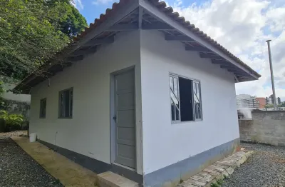 Casa com 2 quartos para alugar na Rua Gustavo Karmann, 0, Glória, Joinville