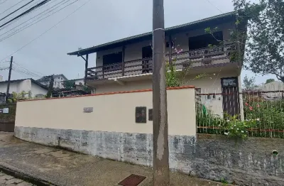 Vende-se sobrado com salas comerciais floresta-joinville.