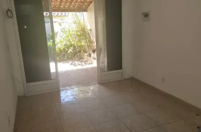 Casa duplex - 53 m² - 02 dormitórios - suite - quintal - garagem