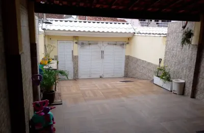 Casa duplex - 90 m² - 02 dormitórios - quintal - energia solar - churrasqueira