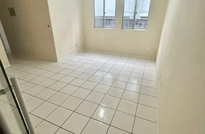 Ótimo apartamento térreo à venda com 3 quartos no bairro iririu joinville
