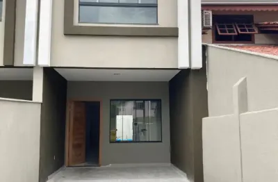 Sobrado geminado com piscina em ótima localização no bairro costa e silva