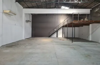 Barracão / Galpão / Depósito com 3 salas à venda no Floresta, Porto Alegre 