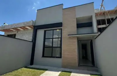Casa moderna com 2 dormitórios suíte master e amplo quintal à venda