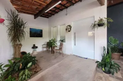 Casa à venda no bairro vila nova socorro, com 3 dormitórios, sendo 1 suíte, espaço para festas e escritório.