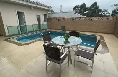 Condomínio aruã - casa à venda no condomínio aruã - 4 suítes, piscina e espaço gourmet