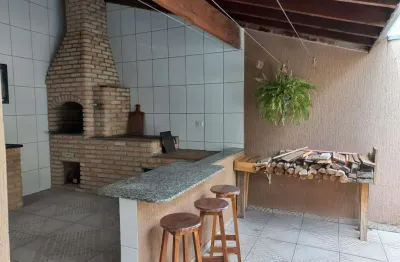 Jardim rubi - casa à venda no condomínio jardim rubi em mogi das cruzes, com 3 dormitórios e espaço com gourmet com churrasqueira e fogão a lenha.