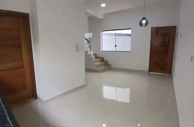 Sobrado villagio | 2 suítes, quintal e acabamento fino na vila cecília – mogi das cruzes