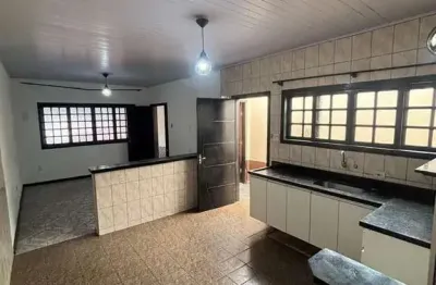 Casa com 2 quartos para alugar no Jardim São Pedro, Mogi das Cruzes 