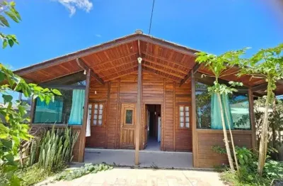 Casa residencial com 65m², 2 quartos, 2 garagens, no campeche