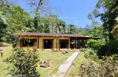 Sitio a venda na praia de  boiçucanga  litoral norte de sp com 3 casas , capela e casa de boneca valor r$5.000.000,00