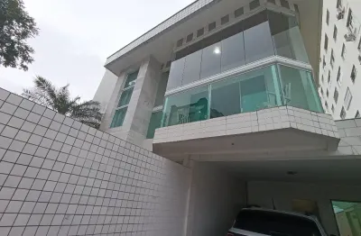 Maravilhosa sobreposta alta com 4 dormitórios 2 suíte , 2 vagas de garagem no bairro do marapé - santos