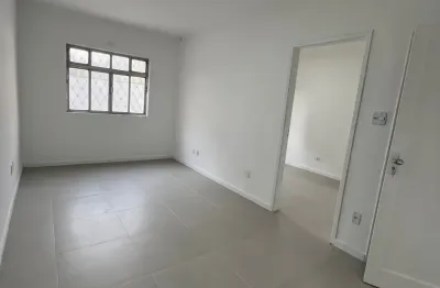 Apartamento térreo com 3 dormitórios, sendo 1 suíte, vaga de garagem no bairro macuco