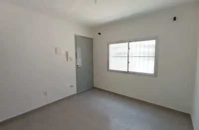 Aparatamento térreo reformado no bairrro da aparecida em santos