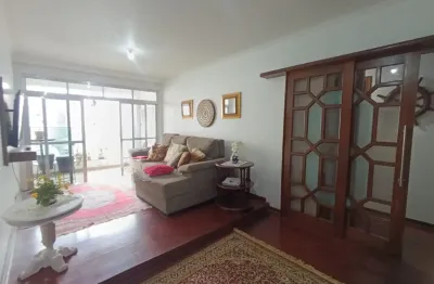 Apartamento à venda com 3 dormitórios sendo 1 suíte mais dependência e vaga de garagem no bairro do gonzaga/santos