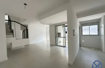 Duplex de 2 dormitórios sendo 1 suíte e 2 vagas no Estreito. Now By Lumis.