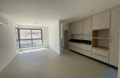 Apartamento com 2 dormitórios sendo 2 suítes, 75m² e 2 vagas em Florianópolis.